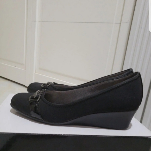 Life stride black shoes - Picture 3 of 4